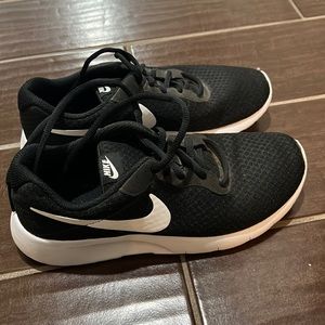 Nike tennis shoes size 6.5 youth.